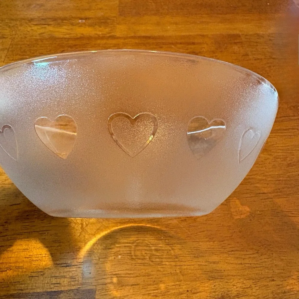 Hello Kitty‎ 40th Anniversary Frosted Glass Bowl With Heart Design RARE!